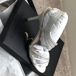 Women Wedding Silver Wonderla Sandals 7 1/2 New